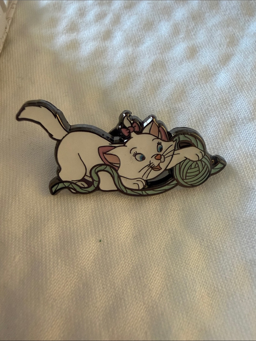 Disney loungefly Marie Cat Playing with Green Yarn Enamel Pin